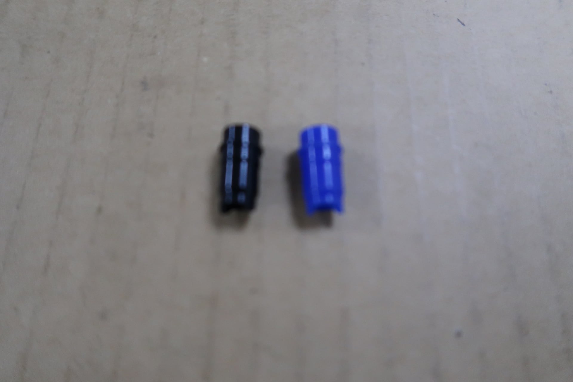 小型各色塑膠筆投(代工)